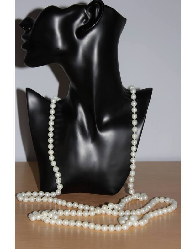 Ilgas perlų vėrinys