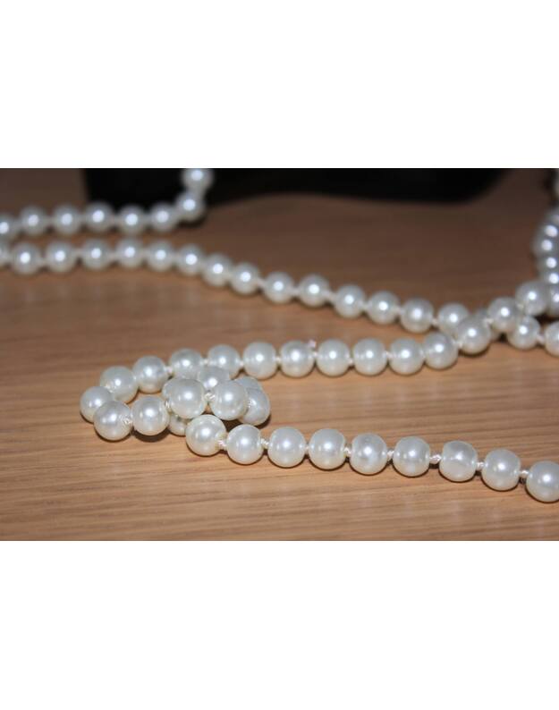 Ilgas perlų vėrinys