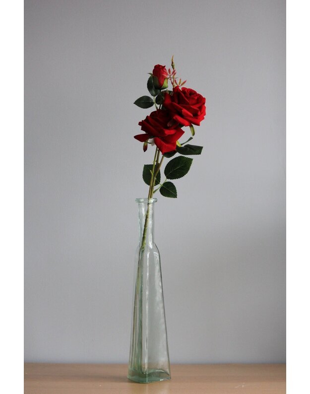Dirbtinės rožės ilgu kotu