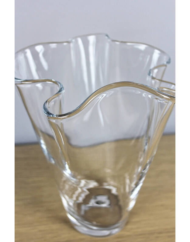 Asimetriška stiklinė vaza Ø~18.5 cm